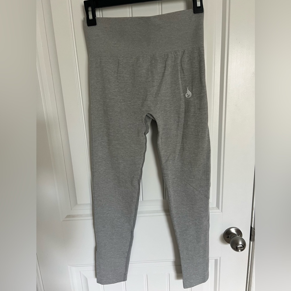 RYDERWEAR Aspire Seamless Scrunch Leggings